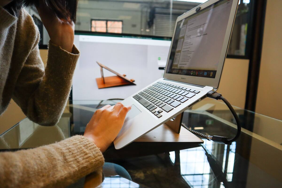 Revisa cómo evitar caer en falsos anuncios. Créditos: Pexels