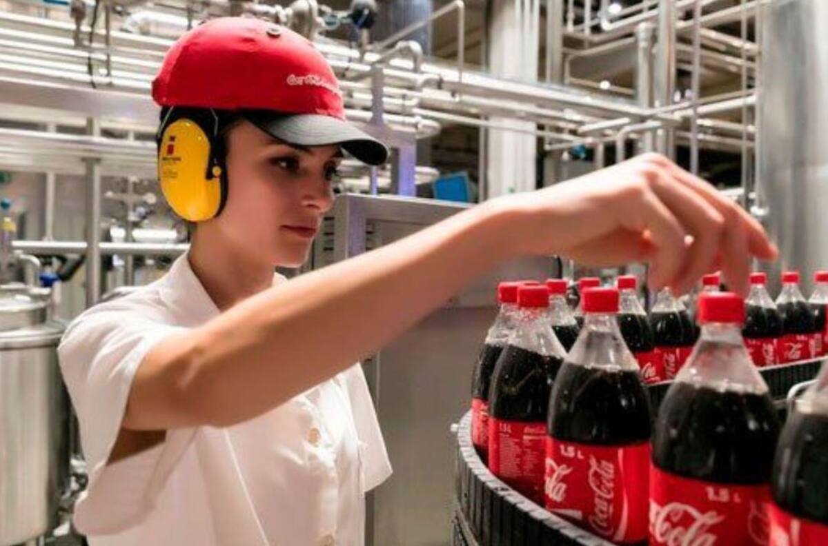 Coca Cola busca operadores, técnicos y auxiliares: ¿Cómo postular a estas ofertas de trabajo?