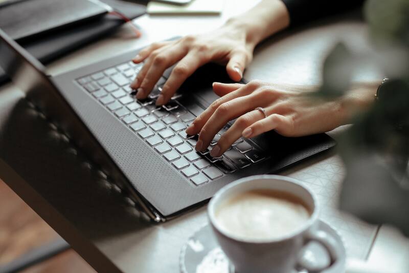 Revisa los empleos que ofrece la OMIL de Santiago.
