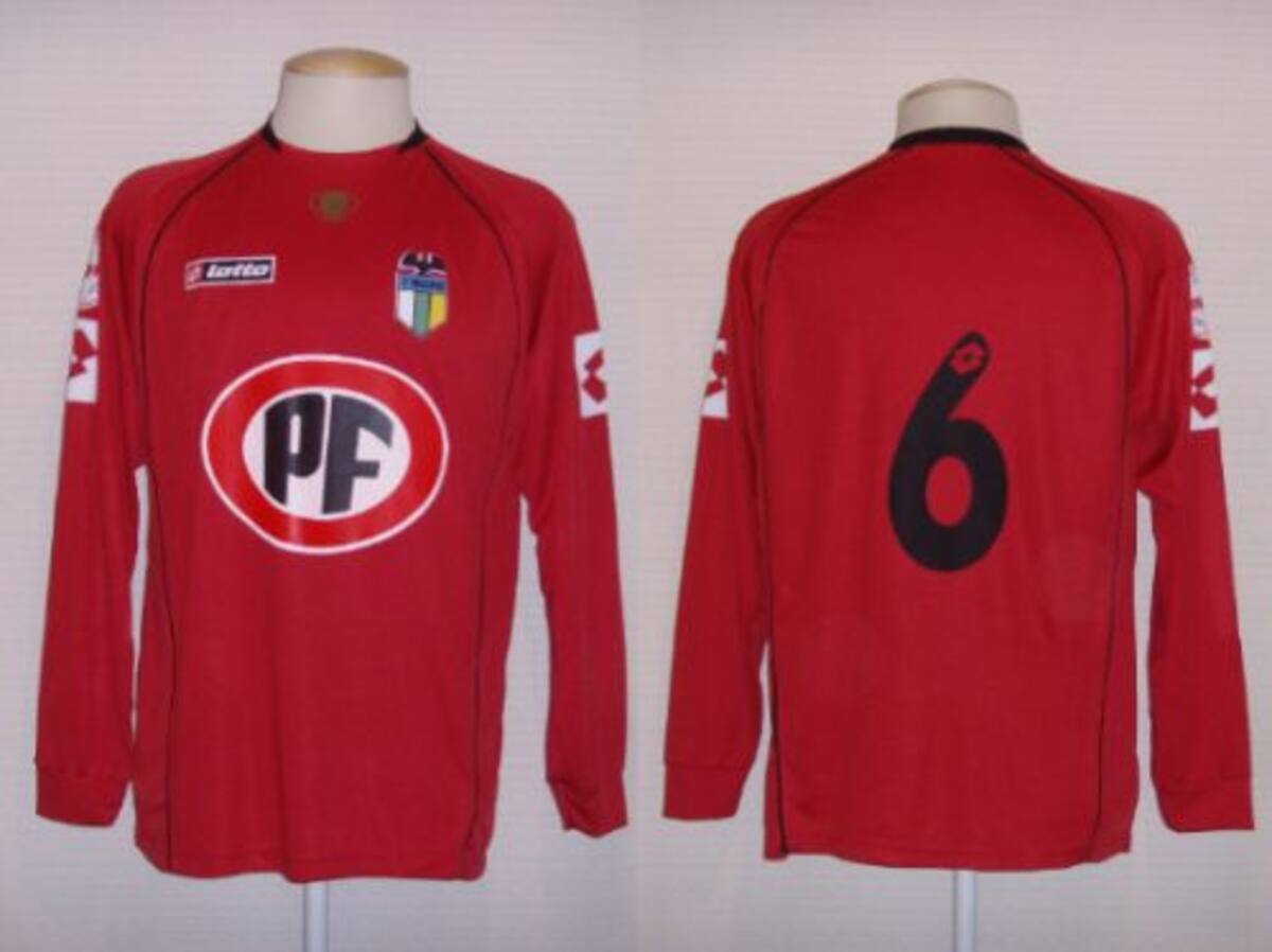 Esta es una de las últimas camisetas rojas que ocupó el Capo de Provincia el año 2008.