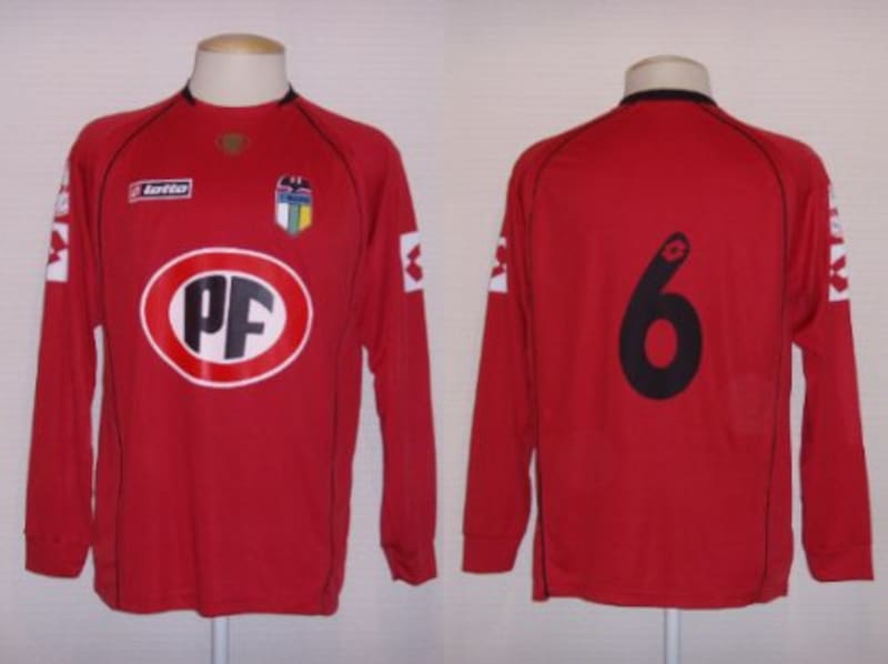 Esta es una de las últimas camisetas rojas que ocupó el Capo de Provincia el año 2008.