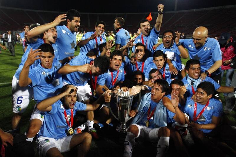 Levantando el titulo de campeón en 2013.