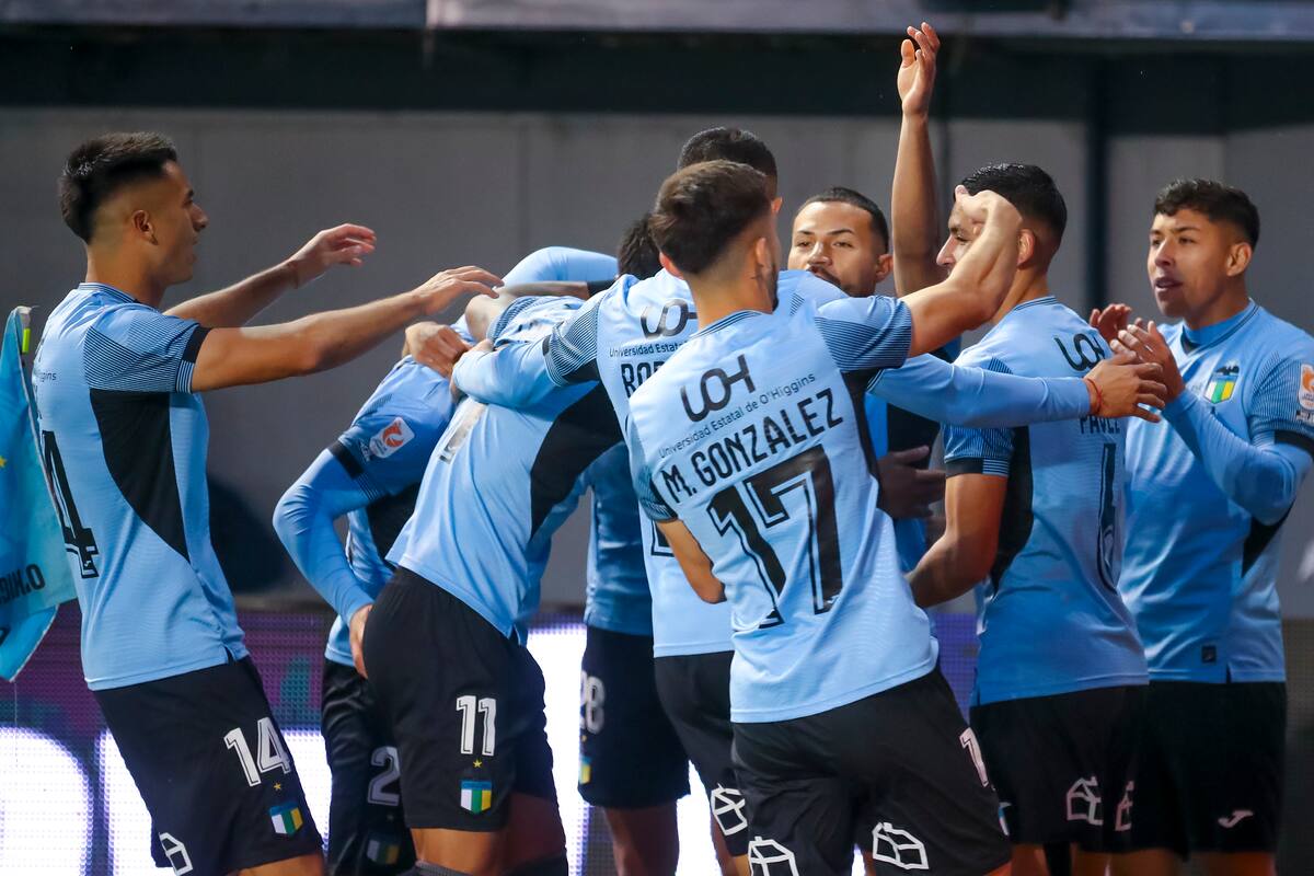 El Celeste celebra ante la UC. Foto: Aton