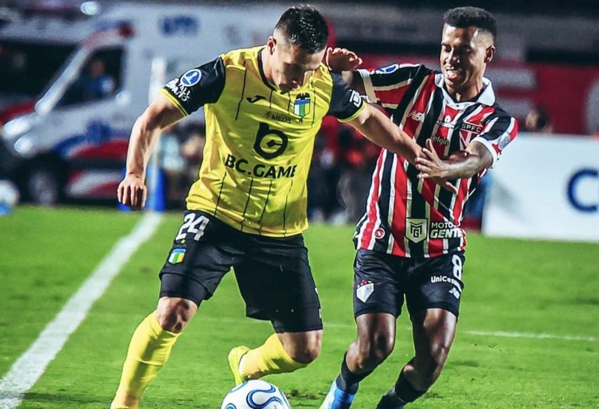 . Chilenos y brasileños, en el partido en Brasil por Copa Sudamericana. Foto: O'Higgins en Instagram.