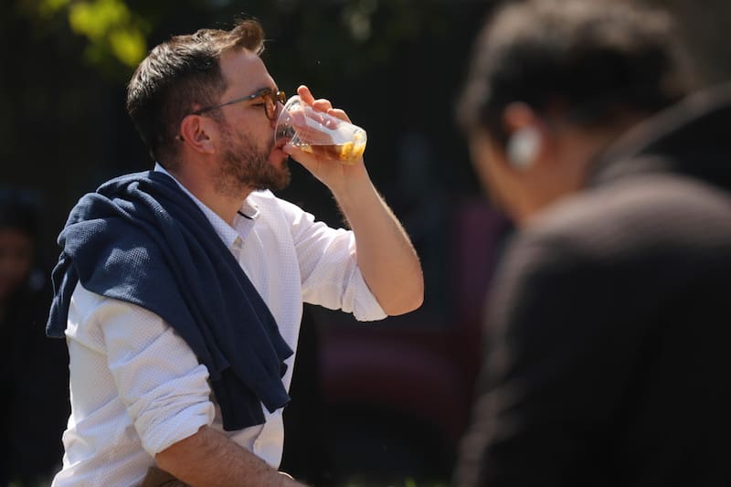 A pesar de que el verano no empieza, este fin de semana las máximas podrían alcanzar los 33°C en algunas comunas de la capital. Créditos: Dragomir Yankovic/Aton Chile.