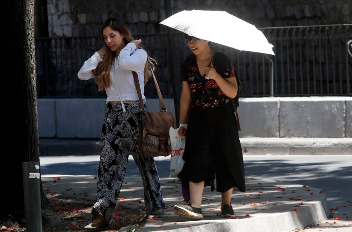El clima para hoy en Santiago: Altas temperaturas pero más nubes