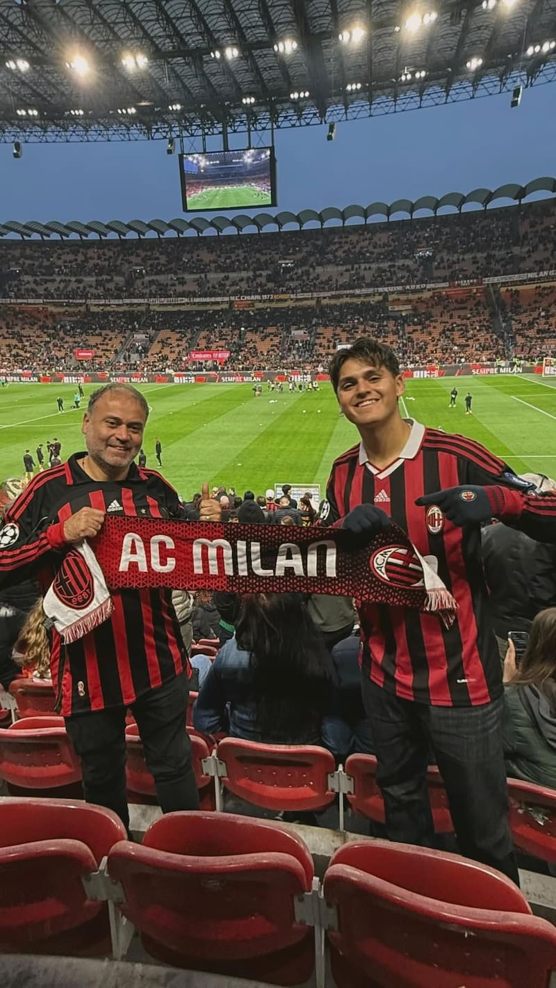 Así de cerca estuvieron de la cancha. Créditos: @oliverbornercerda.