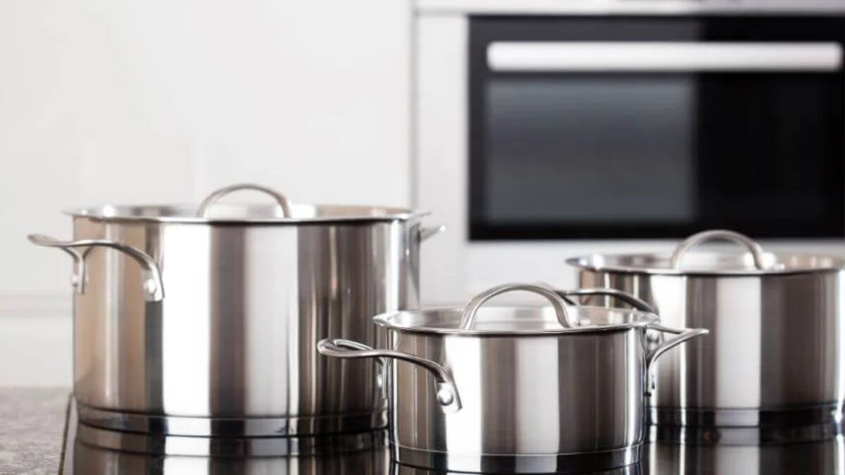Ni vinagre ni desengrasante: Con solo dos productos puedes dejar tus ollas brillantes y como nuevas