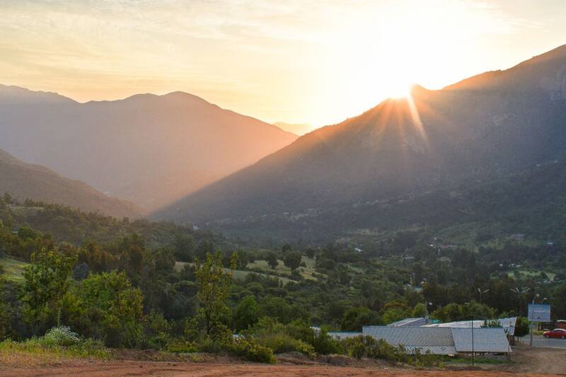 Se ubica a solo 90 kilómetros de Santiago.