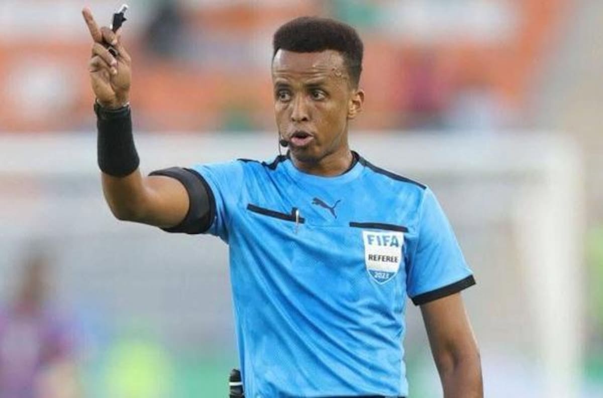 Vetado en el Mundial, premiado por la UEFA: arbitro somalí expulsado por EEUU dirigirá la Supercopa de Europa