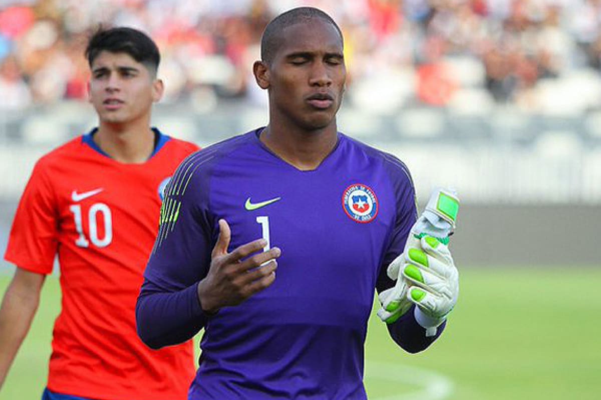 El portero con la camiseta de La Roja.
