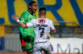 VIDEO | Omar Carabalí fue el héroe de Unión La Calera tras atajar este penal ante Everton