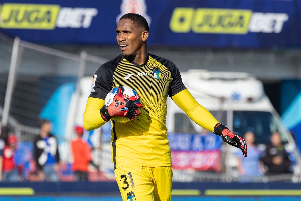 Omar Carabalí durante el duelo de U. de Chile frente a O'Higgins por la Liga de Primera 2025. Foto: Felipe Escobedo