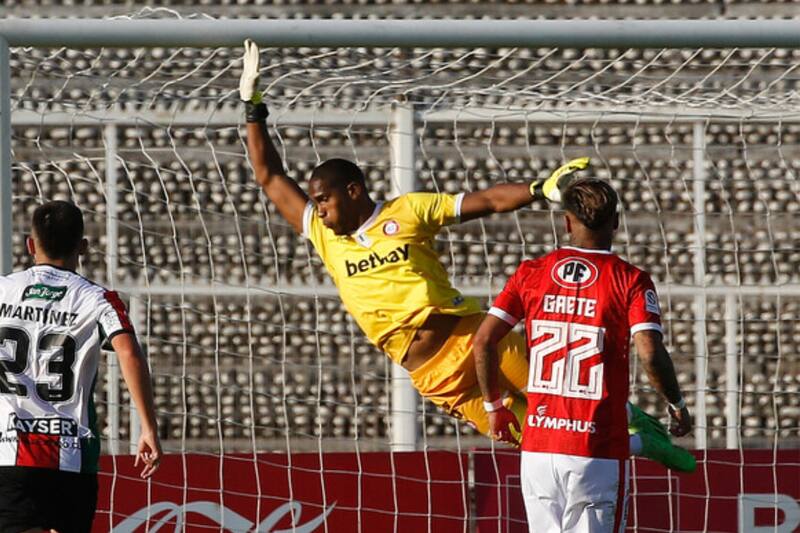 Omar Carabalí en Unión La Calera. Foto: Aton