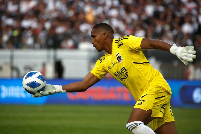 Omar Carabalí continuará en Colo Colo.