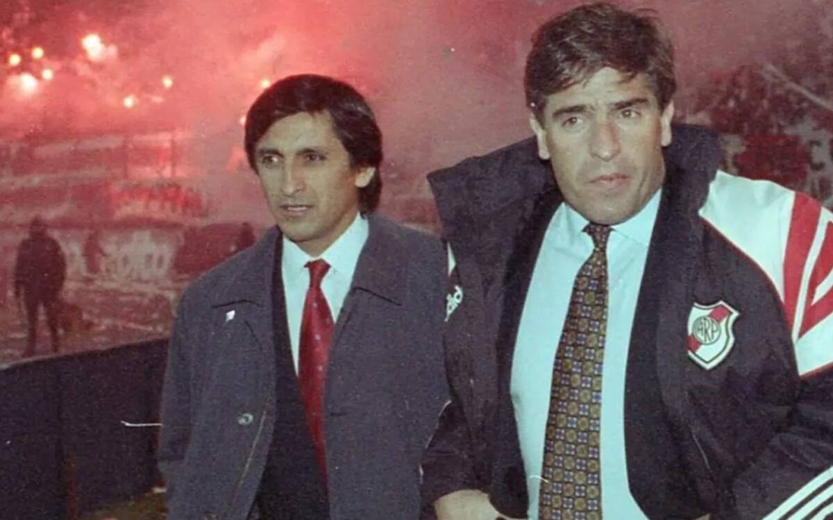 Como ayudante técnico en River Plate ganó varios títulos. Labruna quiso volver a estar en un club grande cuando dejó Audax para irse a Colo Colo.
