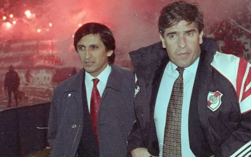 Como ayudante técnico en River Plate ganó varios títulos. Labruna quiso volver a estar en un club grande cuando dejó Audax para irse a Colo Colo.