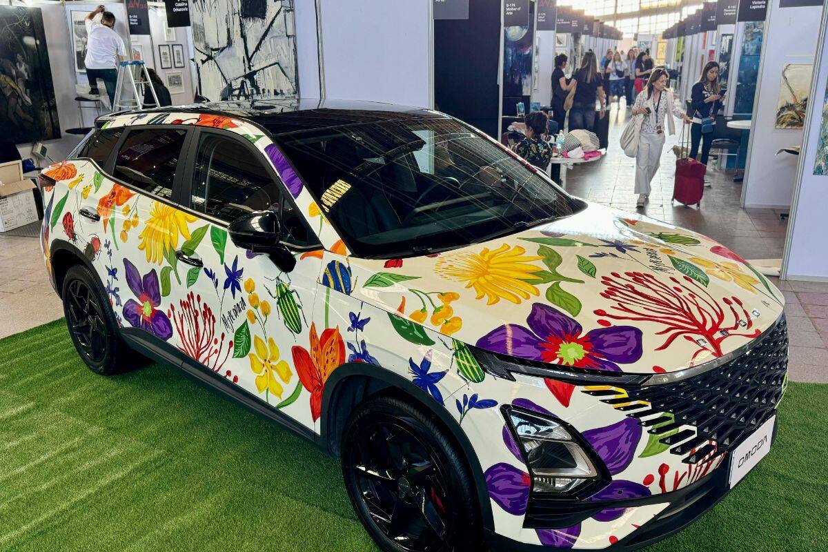 El Omoda C5 Art Car presente en Art Week de Estación Mapocho