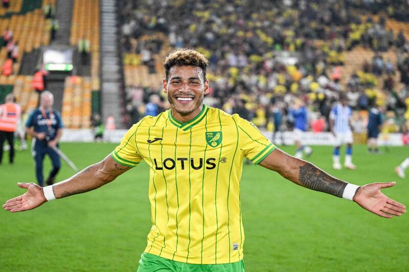 El delantero cubano es compañero de Marcelino Núñez en Norwich City.