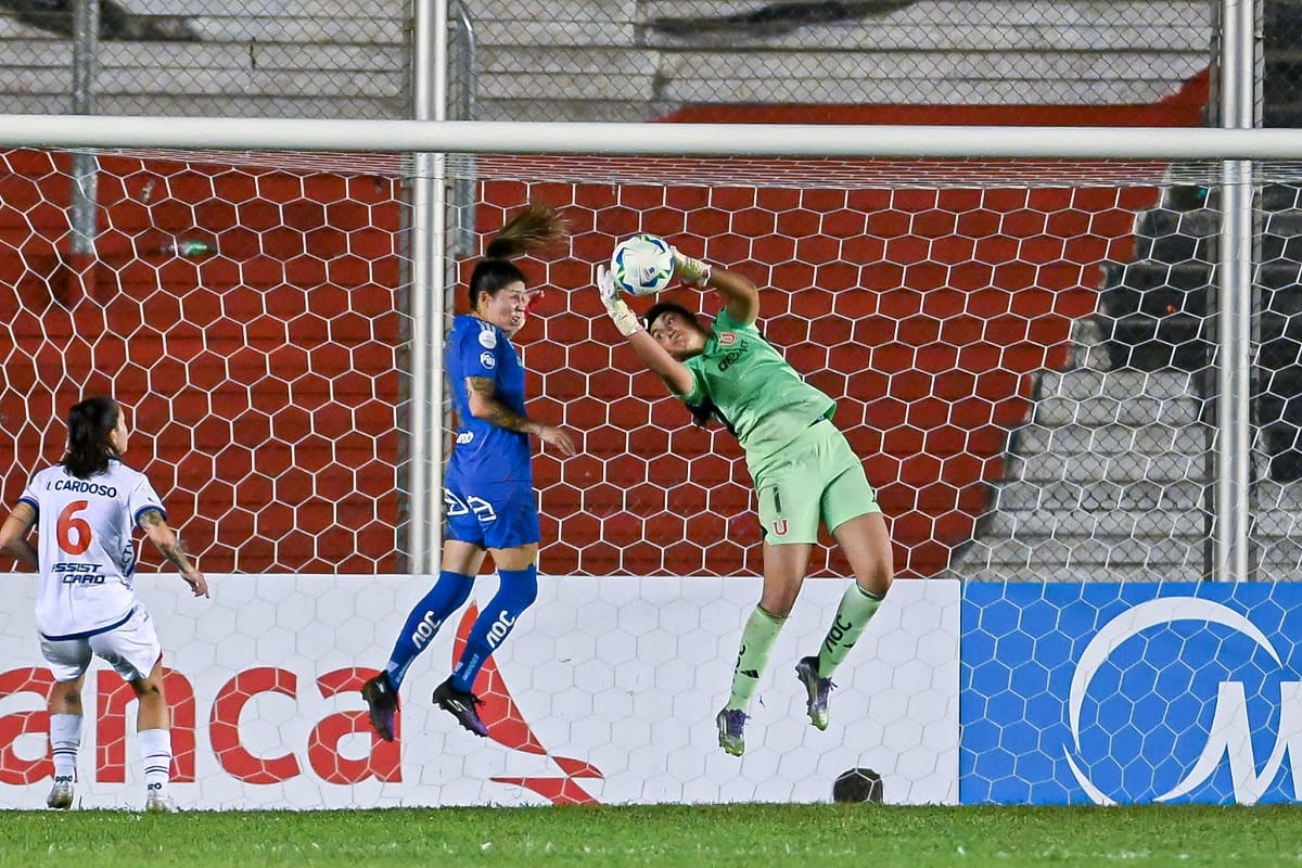 La joven portera de la U ha mantenido su arco en cero. Foto: Conmebol