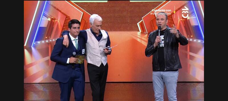 El abrazo de Oscar Hasbun y Antonio Vodanovic tras el emotivo tributo al rostro televisivo