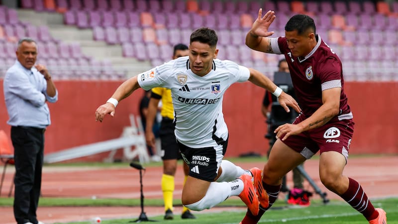 No paró de gritarle: el jugador de Colo Colo que aburrió a Jorge Almirón contra Deportes La Serena