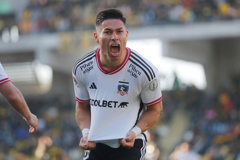 El lateral derecho de Colo Colo podría ser citado para el Superclásico. (Foto: Agencia Aton)