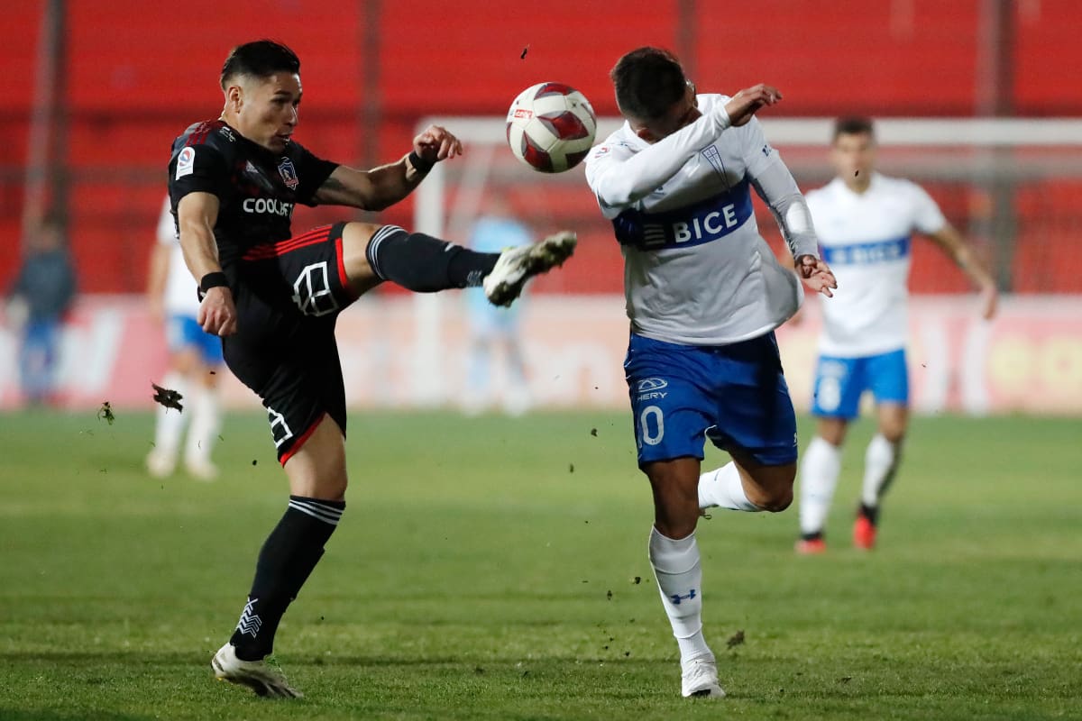 jugando por Colo Colo contra Universidad Católica en Santa Laura (Foto: Aton)
