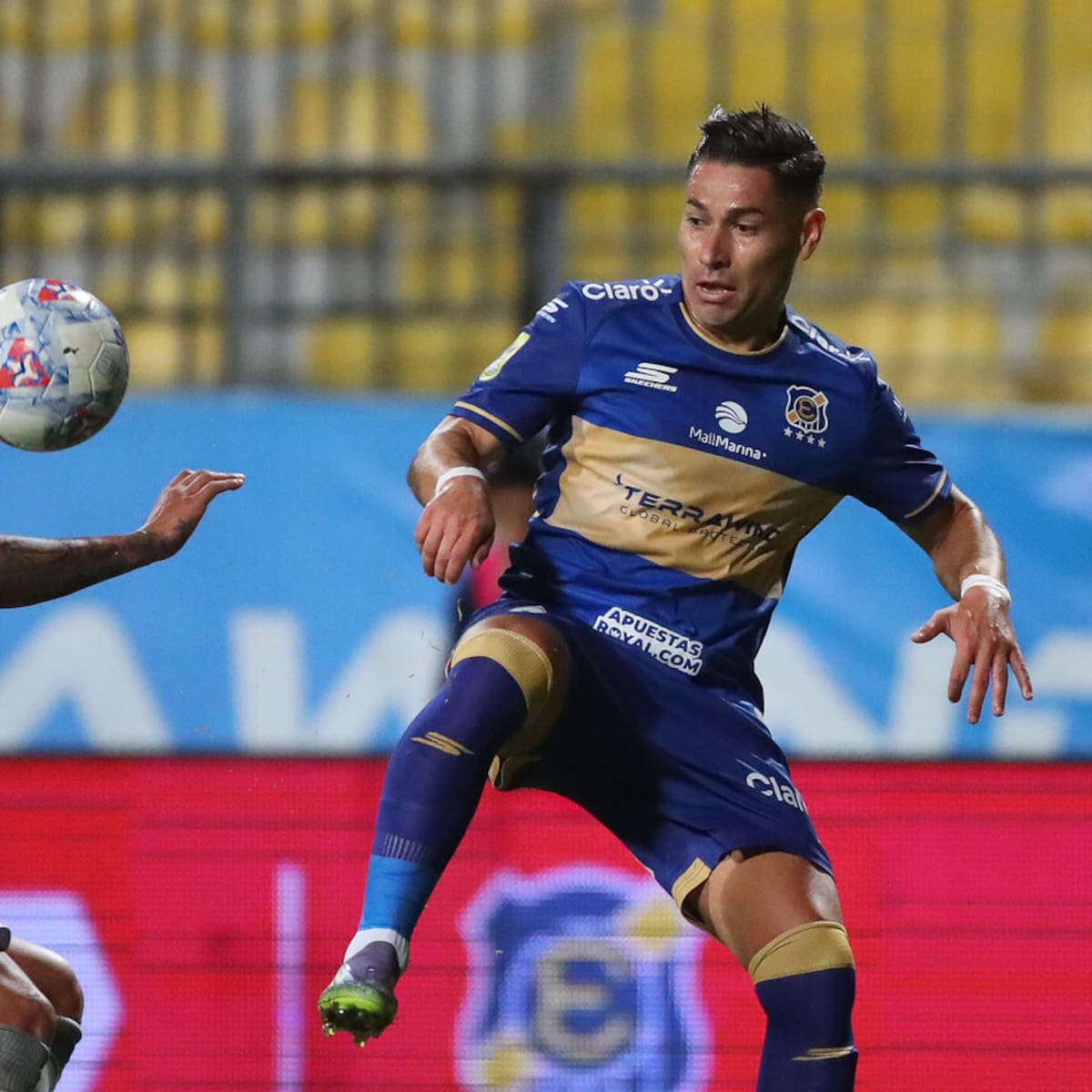 Óscar Opazo lidera la lista: el “hospital” que complica a Everton antes del partido con la U