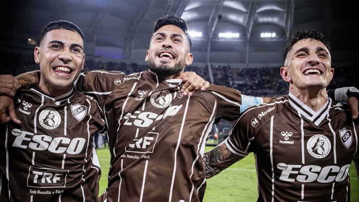 Las fórmulas con las que Colo Colo quiere convencer a Boca Juniors para quedarse con Óscar Salomón