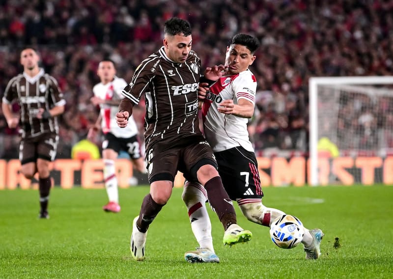 El defensor argentino aparece en la órbita de Colo Colo y podría ser el reemplazo de Alan Saldivia.