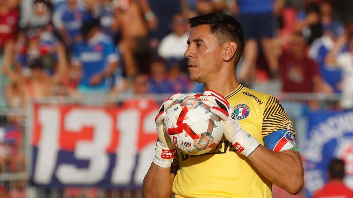 Remezón en el fútbol chileno: Óscar Ustari deja Audax Italiano y buscará nuevo equipo