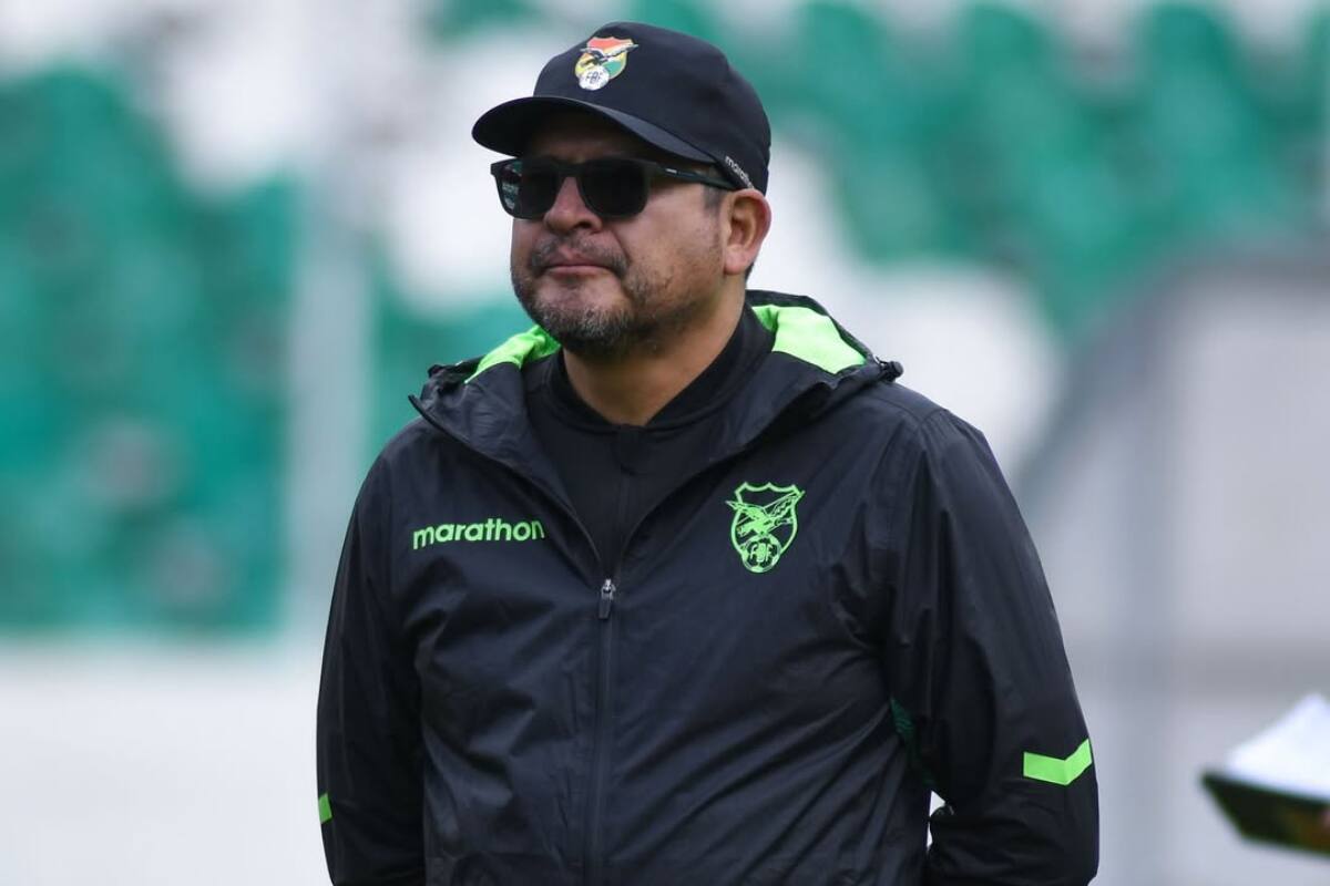 Entrenador de la selección boliviana. Foto: @laverde_fbf