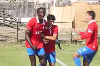 VIDEO | De Gambia a San Carlos de Apoquindo: Ousman Touray convirtió su primer gol en la UC en clásico juvenil contra Colo Colo