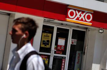 Tras masivos cierres de tienda: ¿Qué va a pasar en Chile con la cadena Oxxo?