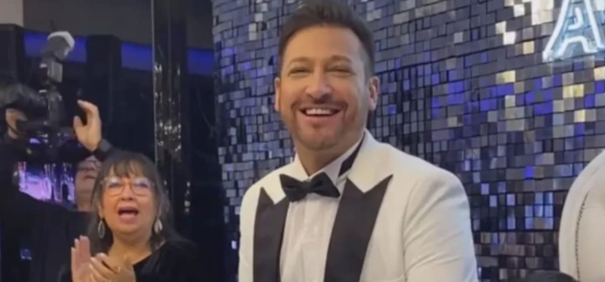 El cantante celebró su cumpleaños en medio de la polémica.