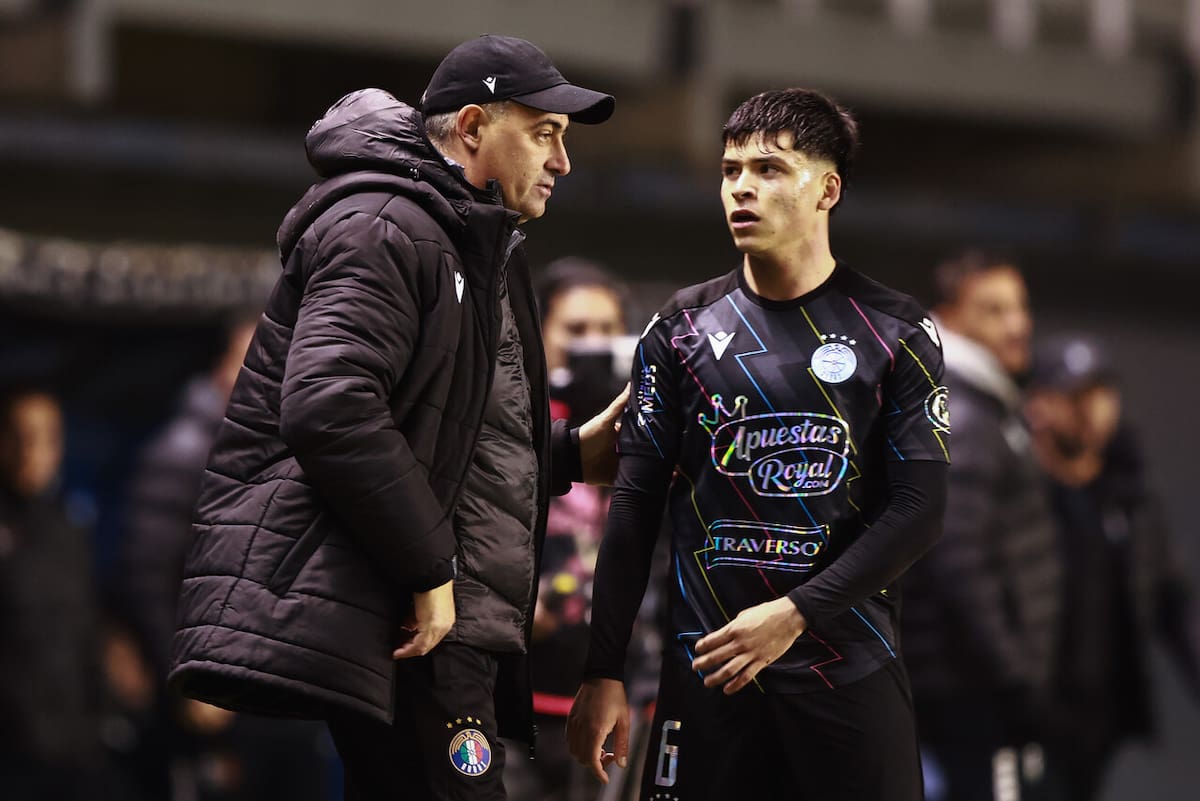 El DT interino le da un dolor de cabeza enorme a Audax Italiano. Foto: Aton.