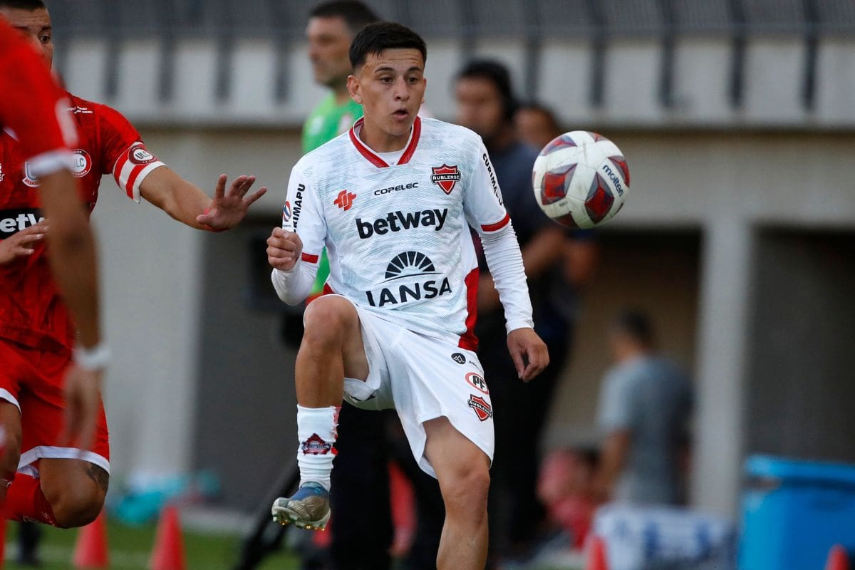 El jugador no volverá a jugar en Ñublense y finaliza contrato con La U, dueño de su carta, el 31 de diciembre. Foto: Agencia Aton.