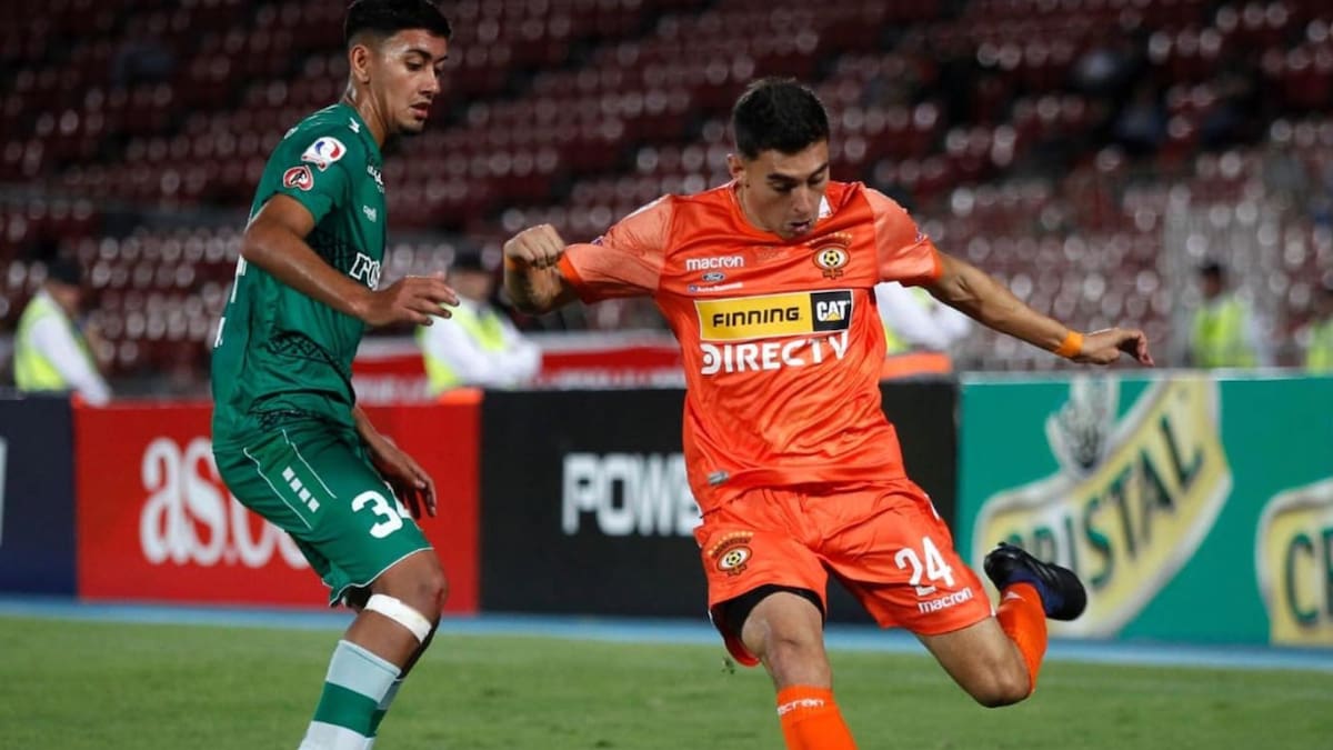Jugó en Cobreloa y viene desde Europa: el delantero que llegaría a hacer dupla con el goleador de Primera B
