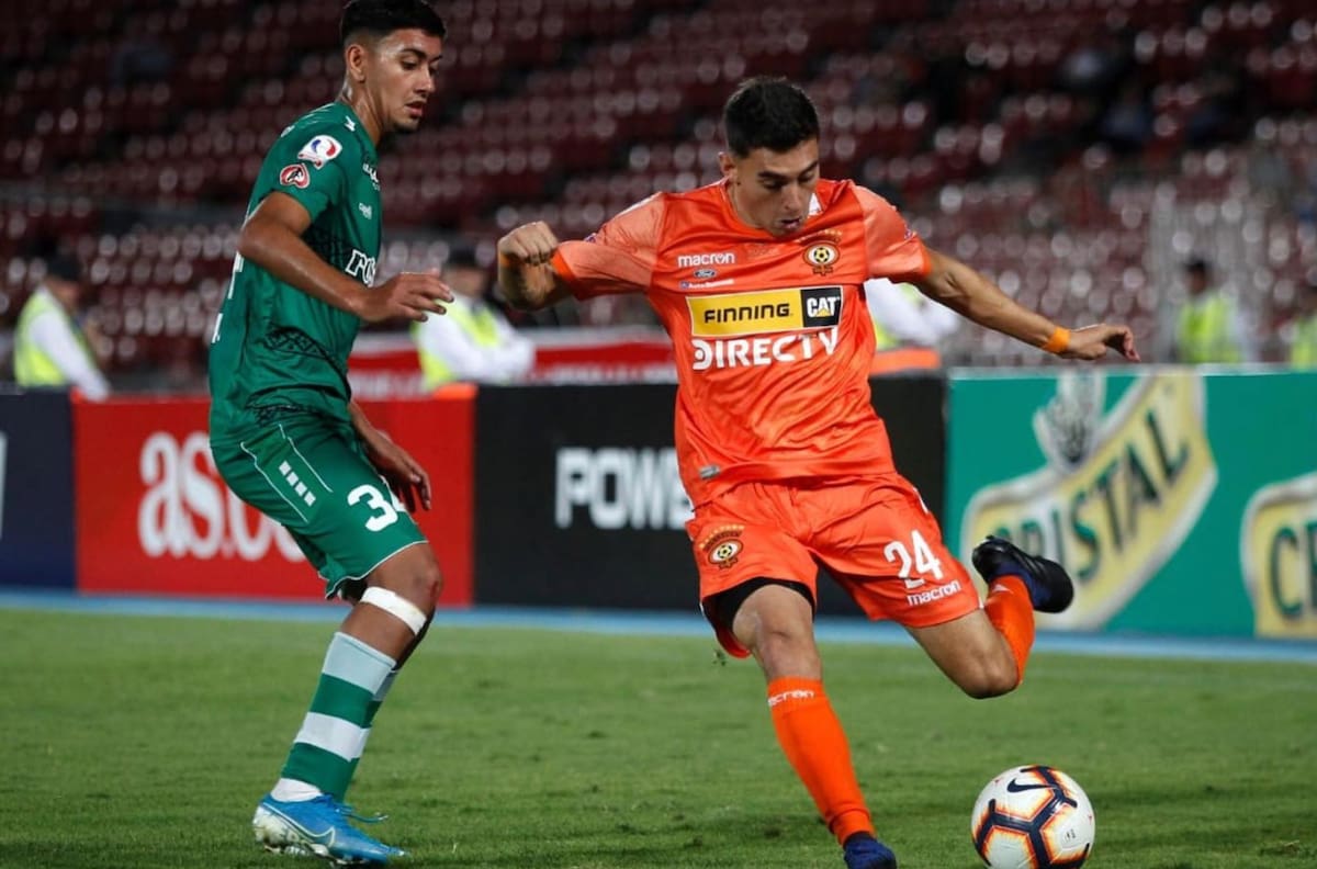 Jugó en Cobreloa y viene desde Europa: el delantero que llegaría a hacer dupla con el goleador de Primera B