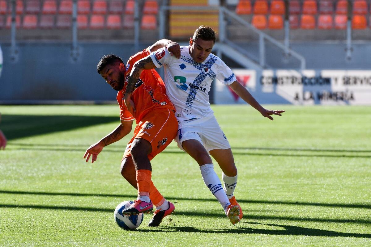en su paso por Deportes Santa Cruz. Foto: Aton.
