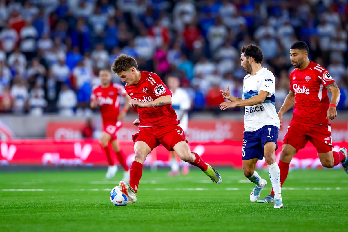 El defensor jugando por Ñublense. Foto: Agencia Aton.