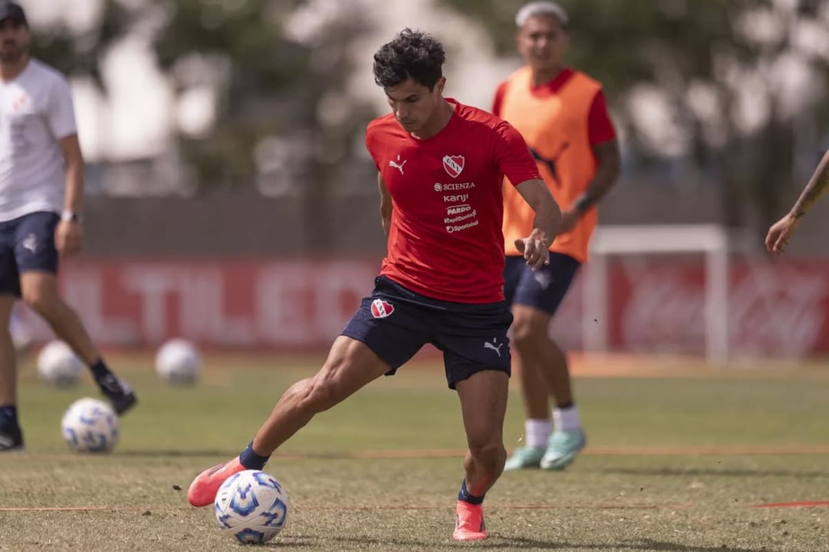 El volante no entraría en los planes de Gustavo Quinteros para 2026.