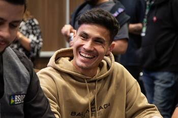 Futbolista chileno que está cortado en Brasil logró destacada participación en torneo de poker