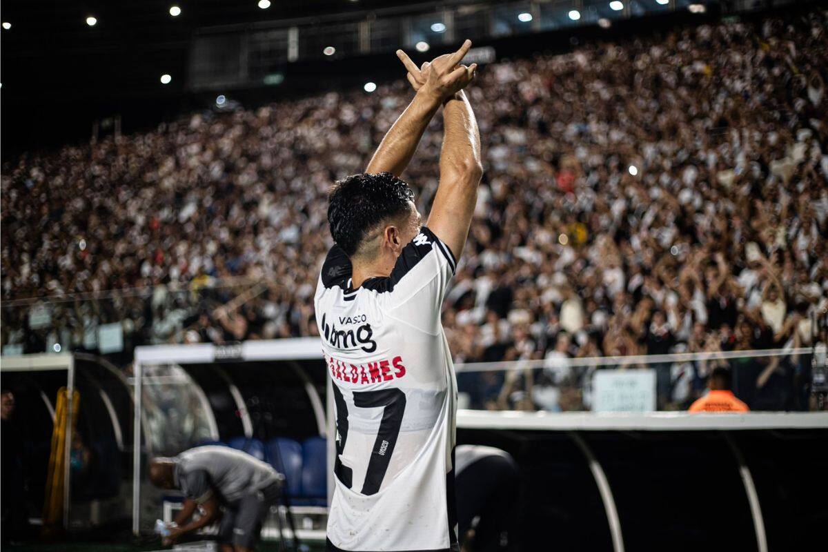 celebrando su gol con el Vasco Da Gama.