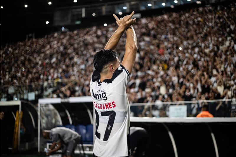 celebrando su gol con el Vasco Da Gama.