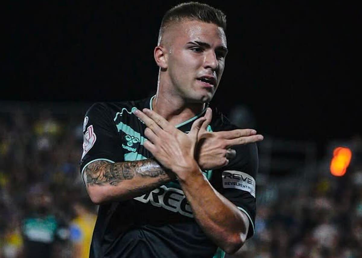 El canterano y mundialista Sub 20 en Chile anotó sus dos primeros goles como profesional en el sólido triunfo del Betis en Copa del Rey.