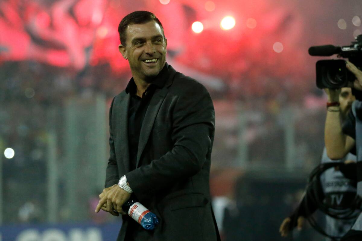 Pablo Guede dirigió 11 clásicos en Colo Colo y no perdió ninguno: contra la U ganó tres y empató uno, mientras que frente a la UC ganó seis y empató uno.