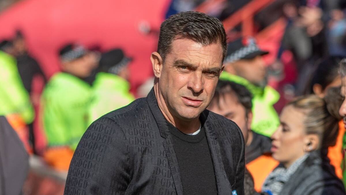 Malos resultados condenan a Paulo Guede y dejan en complicada situación a jugador chileno