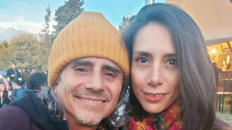 En conversación con Eduardo Fuentes, Pablo Herrera conversó sobre su pareja de 25 años, la diferencia de edad, cómo se conocieron, y además recibió un emotivo mensaje de amor por parte de su polola.